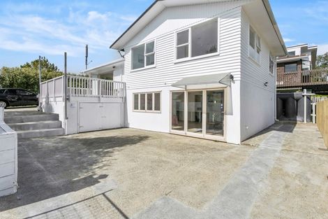 Photo of property in 2/4202a Great North Road, Glendene, Auckland, 0602