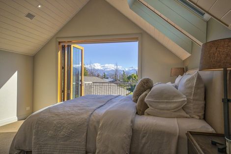 Photo of property in 8 Waimana Place, Wanaka, 9305