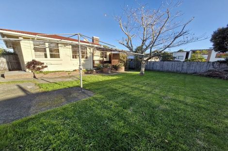 Photo of property in 26 Coniston Avenue, Te Atatu South, Auckland, 0610