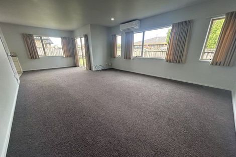 Photo of property in 7b Woodbank Drive, Glen Eden, Auckland, 0602