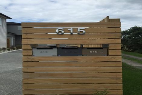 Photo of property in 615 Glenfield Road, Totara Vale, Auckland, 0629