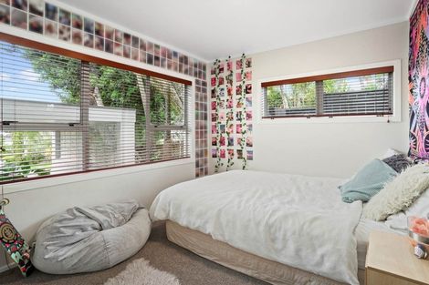 Photo of property in 16 Regal Place, Forrest Hill, Auckland, 0620