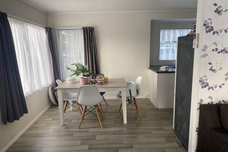 Photo of property in 37 Riverton Drive, Randwick Park, Auckland, 2105