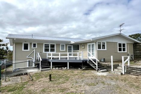 Photo of property in 5 Lex Avenue, Green Bay, Auckland, 0604