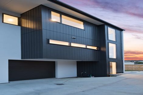 Photo of property in 64a Sungrove Rise, Sunnyvale, Auckland, 0612