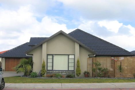 Photo of property in 8 Strundeen Close, Flat Bush, Auckland, 2016