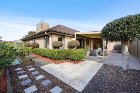 Photo of property in 16 Erceg Way, Rosehill, Papakura, 2113