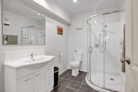 Photo of property in 21 Longview Drive, Merrilands, New Plymouth, 4312