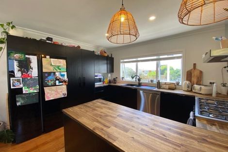 Photo of property in 68 Sylvan Crescent, Te Atatu South, Auckland, 0610