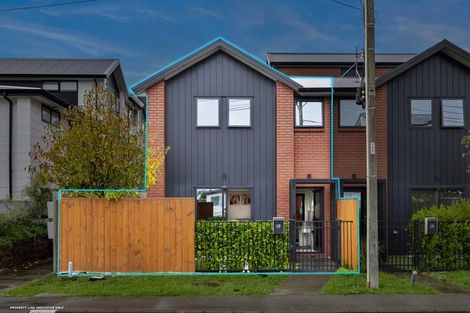 Photo of property in 2/19 Karamu Street, Te Atatu Peninsula, Auckland, 0610