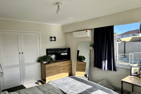 Photo of property in 2 Newcastle Street, Hokowhitu, Palmerston North, 4410