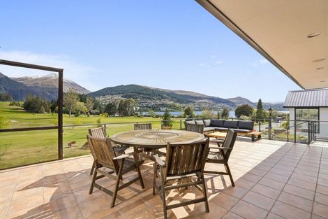 Photo of property in 12 Grove Lane, Kelvin Heights, Queenstown, 9300