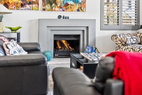 Photo of property in 28 Connemara Court, West Harbour, Auckland, 0618