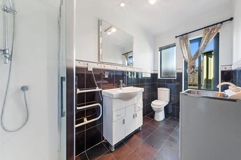 Photo of property in 1 Waylen Place, Burswood, Auckland, 2013