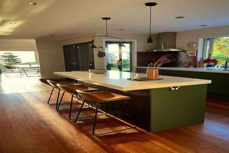 Photo of property in 11 Richmond Road, Mahina Bay, Lower Hutt, 5013