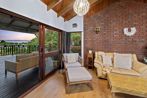 Photo of property in 11 Rika Place, Kawaha Point, Rotorua, 3010