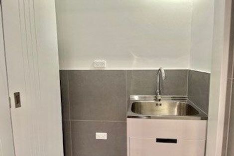 Photo of property in 9/11 Scanlen Terrace, Kelston, Auckland, 0602