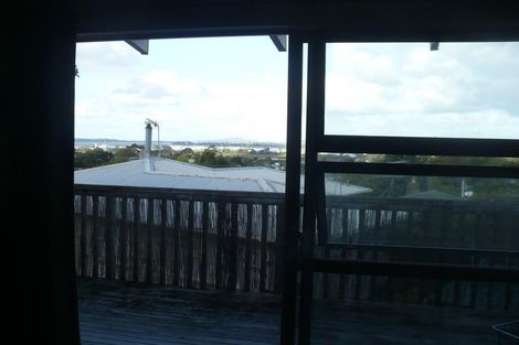 Photo of property in 1/1 Cron Avenue, Te Atatu South, Auckland, 0610