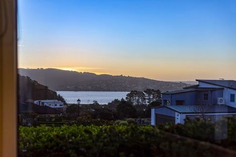 Photo of property in 6 Hollyford Place, Aotea, Porirua, 5024