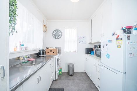 Photo of property in 12 Kowhai Avenue, Takaro, Palmerston North, 4410