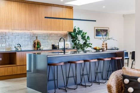 Photo of property in 77 Paremata Road, Paremata, Porirua, 5024