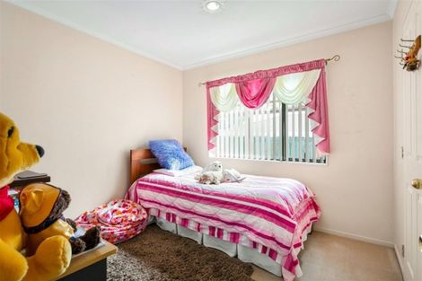 Photo of property in 18 Greenberry Drive, Ranui, Auckland, 0612