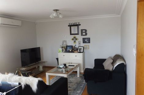 Photo of property in 2/7 Queen Street, Papakura, 2110