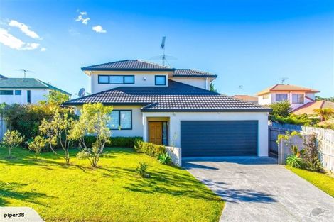 Photo of property in 1/3 Mossop Rise, Glenfield, Auckland, 0629