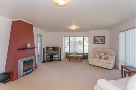 Photo of property in 1 Corfe Castle Lane, Levin, 5510