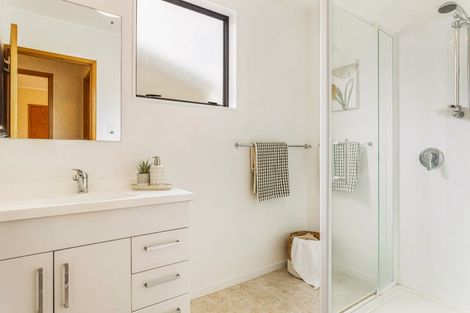 Photo of property in 14a Chablis Place, Henderson, Auckland, 0612