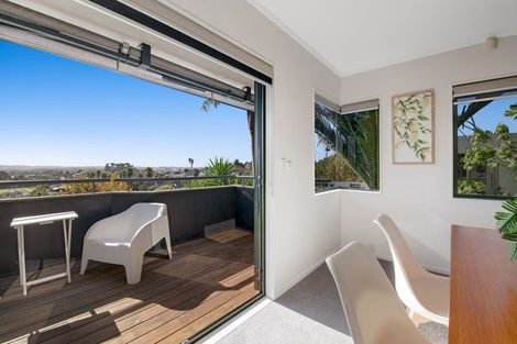 Photo of property in 10 Goldfinch Rise, Unsworth Heights, Auckland, 0632