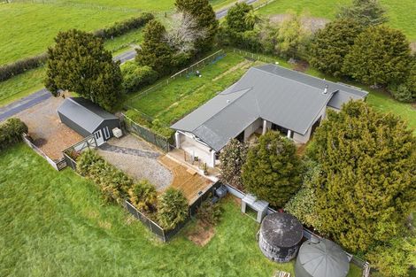 Photo of property in 300 Awai Road, Tarurutangi, New Plymouth, 4372