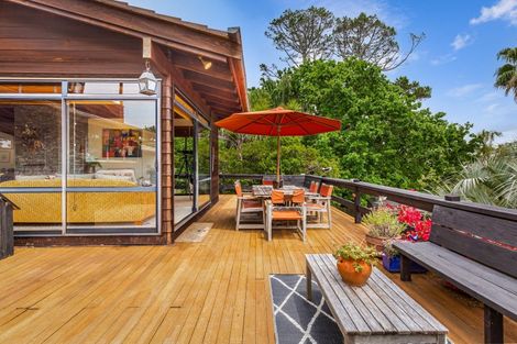 Photo of property in 3 Park Rise, Campbells Bay, Auckland, 0630