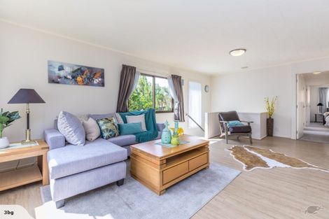 Photo of property in 1/62 Stapleford Crescent, Browns Bay, Auckland, 0630