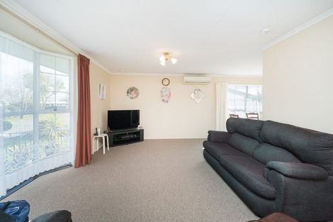 Photo of property in 8 Forbes Place, Kelvin Grove, Palmerston North, 4414