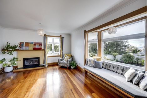 Photo of property in 1 Lambton Road, Hospital Hill, Napier, 4110
