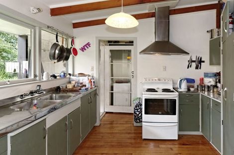 Photo of property in 27 Atkinson Road, Titirangi, Auckland, 0604