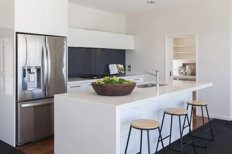 Photo of property in 8 Saint Remy Lane, Redcliffs, Christchurch, 8081