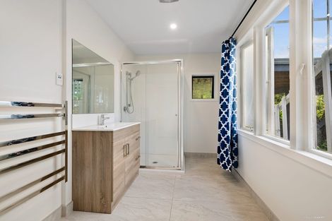 Photo of property in 16 Limmer Place, Browns Bay, Auckland, 0632