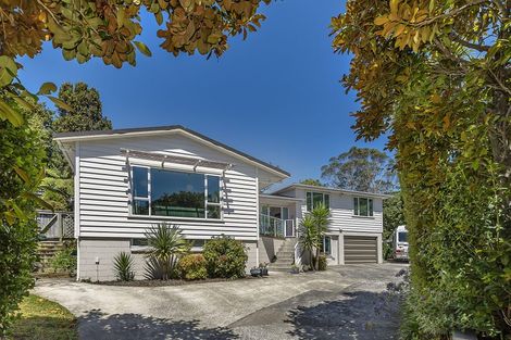 Photo of property in 15 Somerville Terrace, Tawa, Wellington, 5028