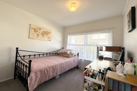 Photo of property in 1/5 Finn Place, Totara Vale, Auckland, 0629
