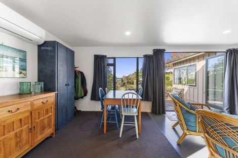 Photo of property in 2 Earle Place, Acacia Bay, Taupo, 3330
