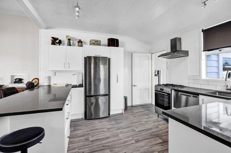 Photo of property in 36 Tawhiti Road, Hawera, 4610