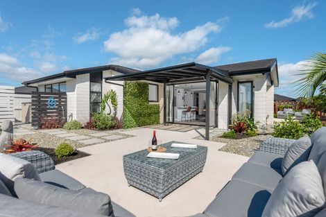 Photo of property in 24 Drabble Crescent, Papamoa Beach, Papamoa, 3118
