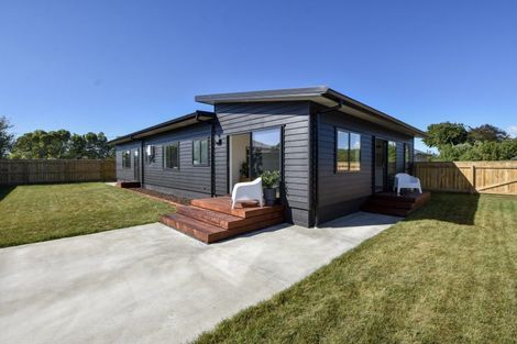 Photo of property in 4 Macrocarpa Lane, Carterton, 5713