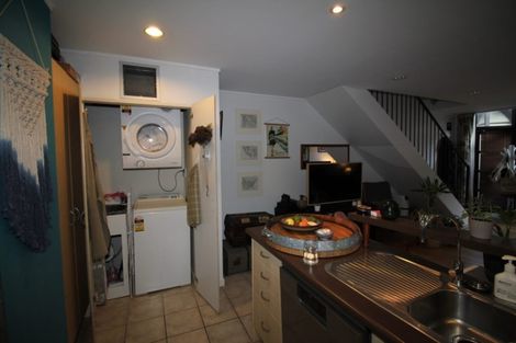 Photo of property in Mendosa Terraces Apartments, 20/9 Ebor Street, Te Aro, Wellington, 6011