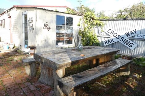 Photo of property in 1 Curtis Street, Hector, 7822