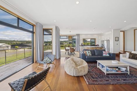 Photo of property in 6 Kestrel Lane, Kinloch, Taupo, 3377