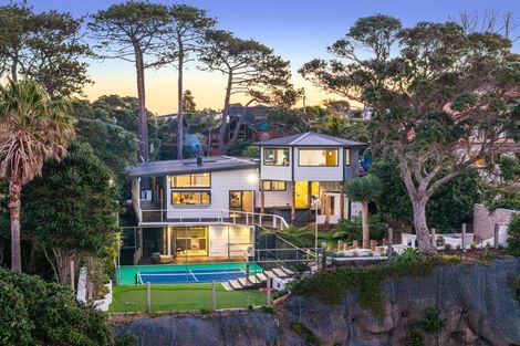 Photo of property in 72 Cliff Road, Torbay, Auckland, 0630