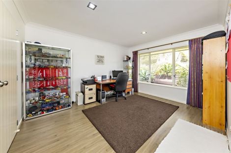 Photo of property in 23 Tuakura Way, The Gardens, Auckland, 2105